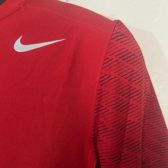 Nike Men's Vibrant Red Short Sleeve Shirt - Picture 2 of 5